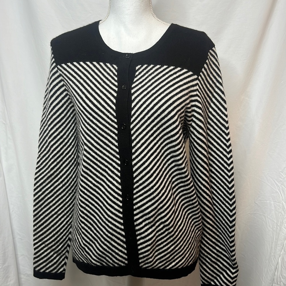 KIER + J Cashmere Sweater NWT - L
